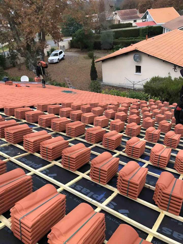 Travaux complets de couverture et réparation.