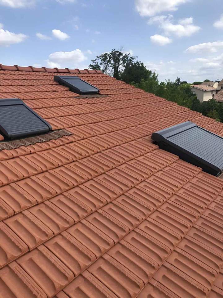 Installation experte de fenêtres de toit Velux.